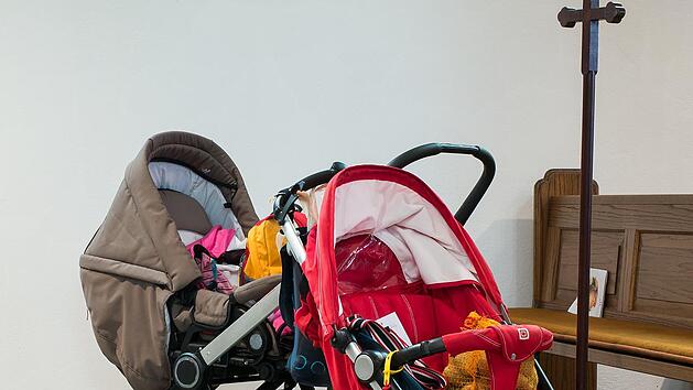 Kinderwagen dürfen im Hausflur stehen.