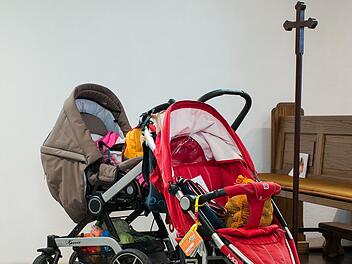 Kinderwagen dürfen im Hausflur stehen.