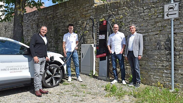 Sulzfeld: Neue Lades&auml;ule f&uuml;r E-Autos eingeweiht - hier findest du sie