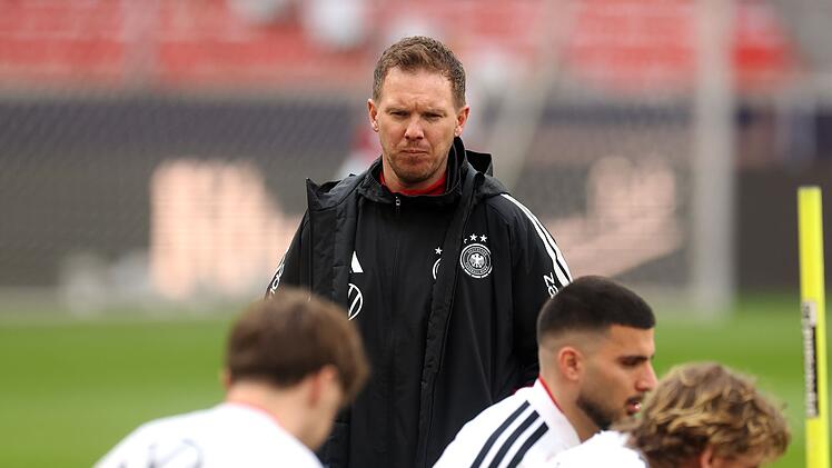 Julian Nagelsmann, hier noch w&auml;hrend eines DFB-Lehrganges im M&auml;rz 2026 w&auml;hrend einer Trainingseinheit in Stuttgart, muss nun liefern. Acht Tage nach dem finalen Test gegen die USA in Chicago wird es ernst: Dann stehen Vorrunden-Partien gegen Cura&ccedil;ao, die Elfenbeink&uuml;nste und Ecuador an.