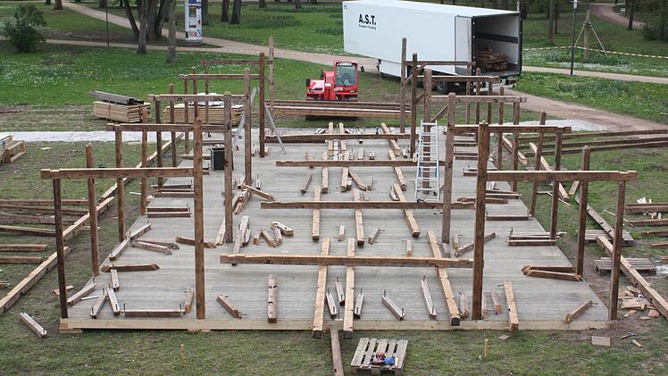 Aufbau am Stadtstrand.  Foto: Robert Huger
