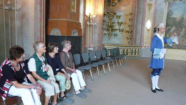 In den Fests&auml;len des Residenzschlosses Heidecksburg plauderte ein Page Geheimnisse aus den Privatleben der diversen Durchlauchten aus. Foto: Museumsfreunde