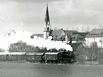 Als noch Züge fuhren: Die Initiatoren des Bürgerbegehrens wollen trotz Ablehnung im Stadtrat weiter Dampf machen, um eine Reaktivierung der Aurachtalbahntrasse zu erreichen - als S-Bahn.  Foto: FT-Archiv