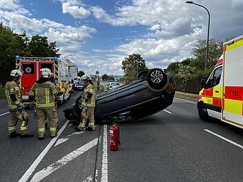 Bamberg: Auto &uuml;berschl&auml;gt nach Unfall mit LKW mehrfach - Vollsperrung auf Berliner Ring