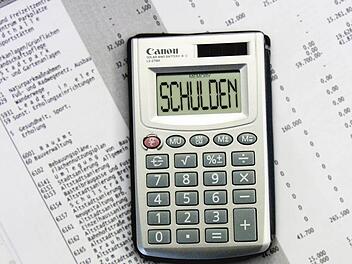 Kämmerer Krippel kann rechnen wie er will: Das Ergebnis sind immer nur Schulden. Foto: Josef Hofbauer