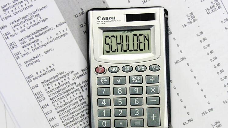 Kämmerer Krippel kann rechnen wie er will: Das Ergebnis sind immer nur Schulden. Foto: Josef Hofbauer