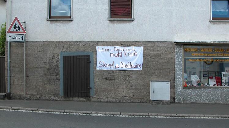 Proteste in Nüdlingen wegen des Durchgangsverkehrs. Foto: Ewald Kiesel