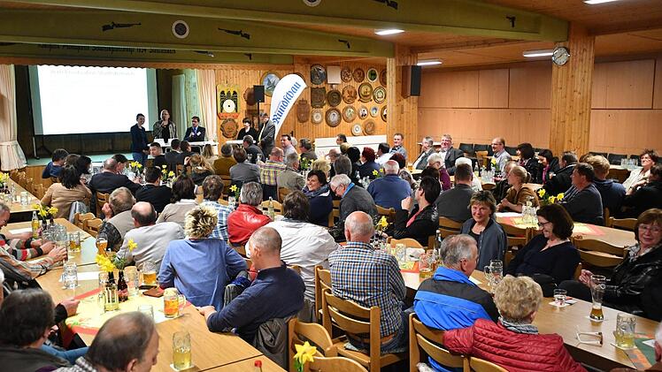 Impressionen vom Diskussionsabend in Stadtsteinach Foto: Ronald Rinklef