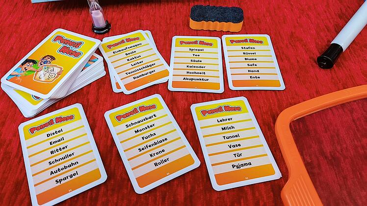 Pencil Nose im Test - das Partyspiel, bei dem die Nase zum Zeichenstift wird