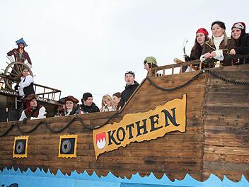 Die Kothener Jugend belegte mir ihrem Wagen unter dem Motto "Fluch der Hessen" bereits Platz 1 beim Zeitlofser Jubiläumszug. Foto: Ulrike Müller