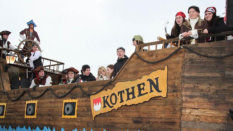 Die Kothener Jugend belegte mir ihrem Wagen unter dem Motto "Fluch der Hessen" bereits Platz 1 beim Zeitlofser Jubiläumszug. Foto: Ulrike Müller