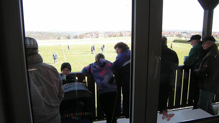 Schnappschuss rund um das Spiel der Woche beim SV Detter-Weißenbach gegen die SG Stralsbach (1:2). Foto: ssp