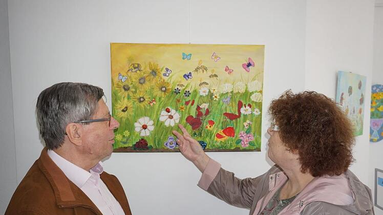 Gudrun Hauer zeigt in der Hauer´schen Galerie ihre aktuellen Werke. Zusammen mit ihrem Mann Manfred betreibt sie die Galerie.  Foto: Marion Eckert