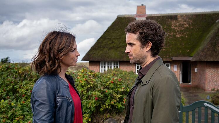 Ina Behrendsen (Julia Brendler) und Hinnerk Feldmann (Oliver Wnuk) müssen aus der gemeinsamen Wohnung ausziehen.