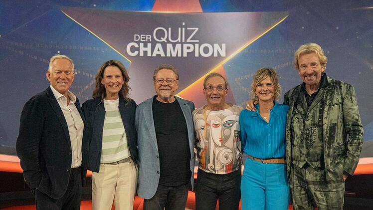 Geballtes Fachwissen sorgt daf&uuml;r, dass es die Kandidatinnen und Kandidaten nicht leicht haben werden. Von links: Moderator Johannes B. Kerner, Katrin M&uuml;ller-Hohenstein, J&uuml;rgen von der Lippe, Wigald Boning, Barbara Hahlweg und Thomas Gottschalk.