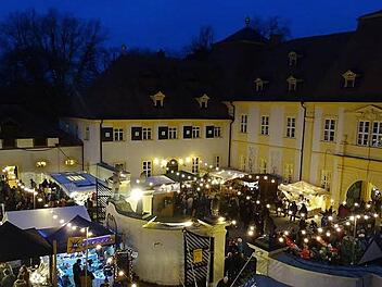 Viele Aussteller bieten ihre Waren im Innenhof des Schlossen an. Foto: privat