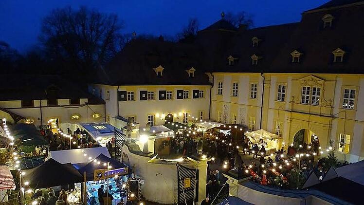 Viele Aussteller bieten ihre Waren im Innenhof des Schlossen an. Foto: privat