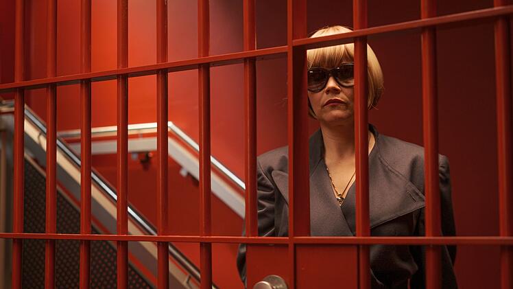 Kim Hansen (Katharina Wackernagel) ist bei beiden Coups der Kopf der Gaunerinnen-Truppe.