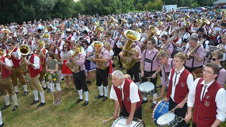 Höchste Konzentration erforderte der Gemeinschaftschor von jedem Instrumentalisten.