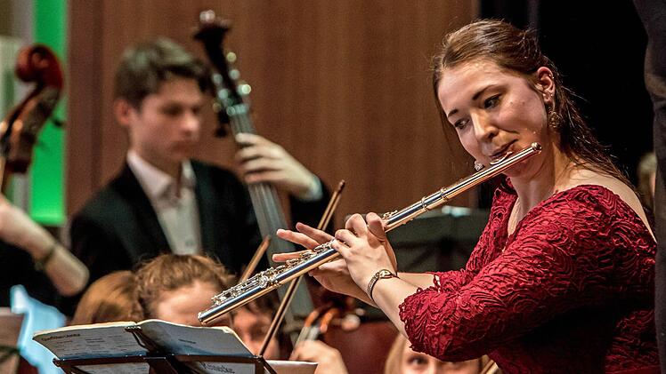 Impressionen vom Oster-Konzert des Jugend-Symphonie-Orchesters Oberfranken im Coburger Kongresshaus: Solistin Margarethe Geigerhilk.Foto: Jochen Berger