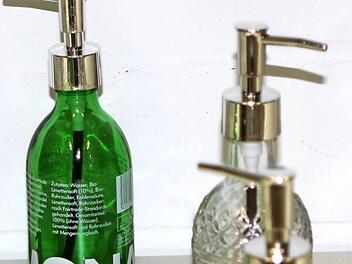 Das alles kann man aus alten Flaschen herstellen. Die Eltmanner Realschüler zeigen, wie es geht.