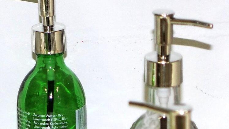 Das alles kann man aus alten Flaschen herstellen. Die Eltmanner Realschüler zeigen, wie es geht.