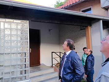 Schon im Mai hatten die Räte bei einer Ortsbegehung in Völkersleier das reparaturbedürftige Dach des Schützenhauses in ihren Blick genommen. In der jüngsten Gemeinderatssitzung wurde der Auftrag vergeben.Gerd Schaar
