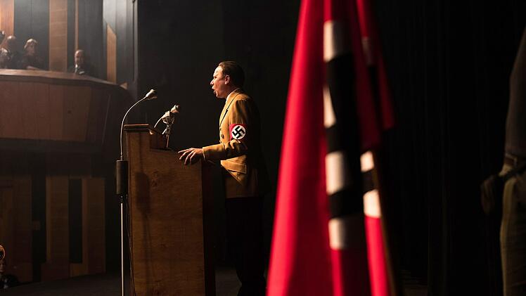 Joseph Goebbels (Robert Stadlober) wei&szlig;, wie er das Volk "verf&uuml;hrt".