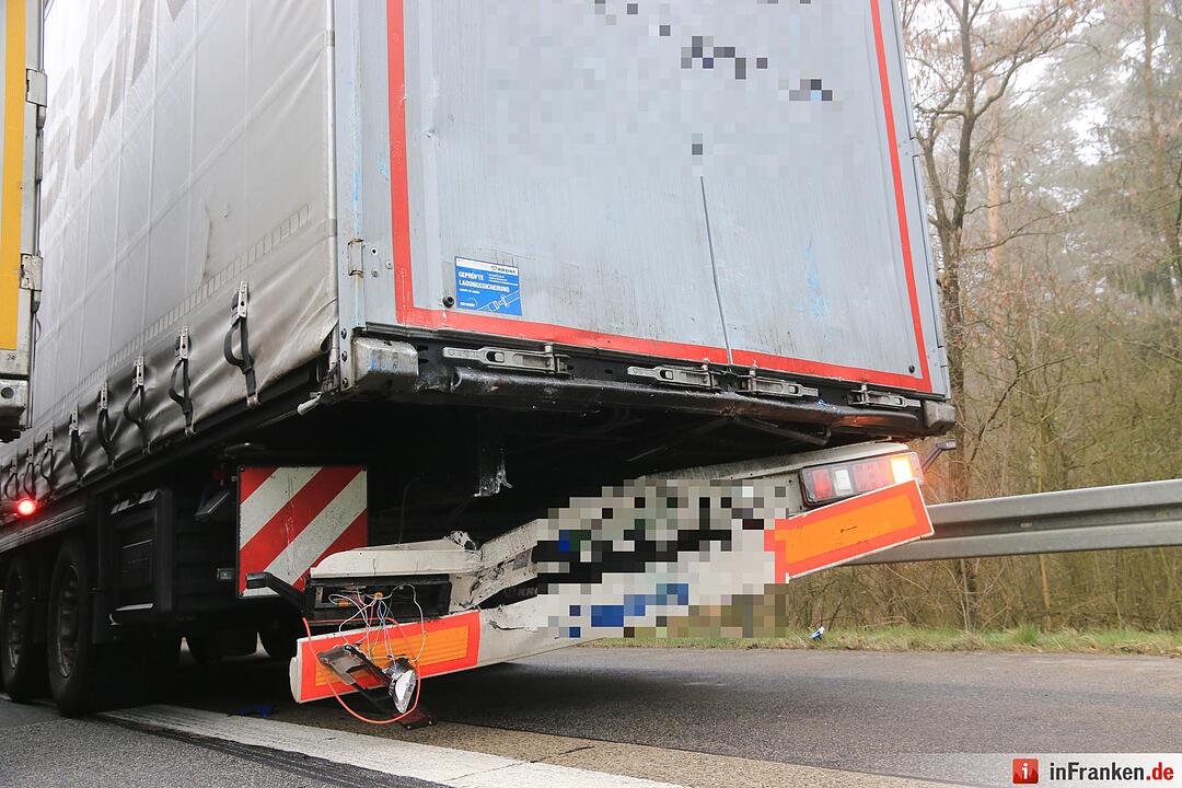 Unfall mit drei Lkw auf A3 bei Höchstadt