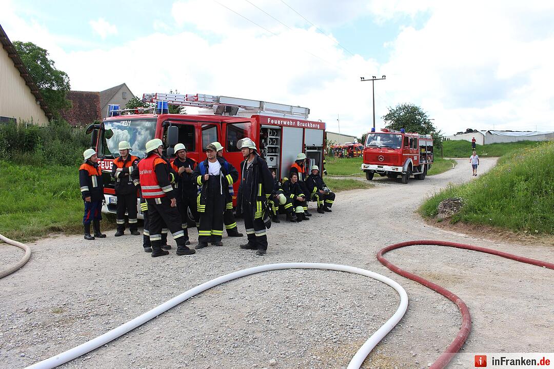 Landwirtschaftliches Anwesen in Vollbrand - 150 bis 200 Kuehe qualvoll verendet