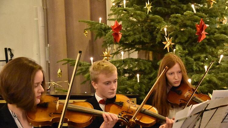 Eindrücke  vom MGF-Adventskonzert in der Petrikirche. Foto: Uschi Prawitz