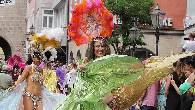 Impressionen vom Samba-Umzug 2015. Foto: Albert Höchstädter