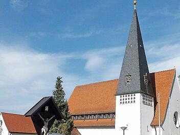Das Haiger Gotteshaus St. Anna ist 1929 konsekriert worden. Am Wochenende feiern die Haiger ihr Kirchweihfest.  Foto: Gerd Fleischmann