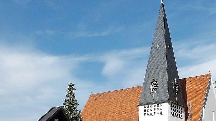 Das Haiger Gotteshaus St. Anna ist 1929 konsekriert worden. Am Wochenende feiern die Haiger ihr Kirchweihfest.  Foto: Gerd Fleischmann