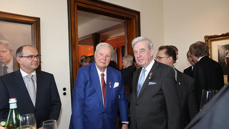 Prinz Andreas mit Wegbegleitern: Links der Gothaer Oberbürgermeister Knut Kreuch (SPD), rechts Staatssekretär a. D. Jürgen Aretz.