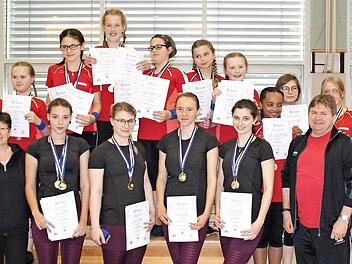Die erfolgreichen Sportler des RSV Solidarität Reuth mit ihren Übungsleitern  Foto: Mario Schedel