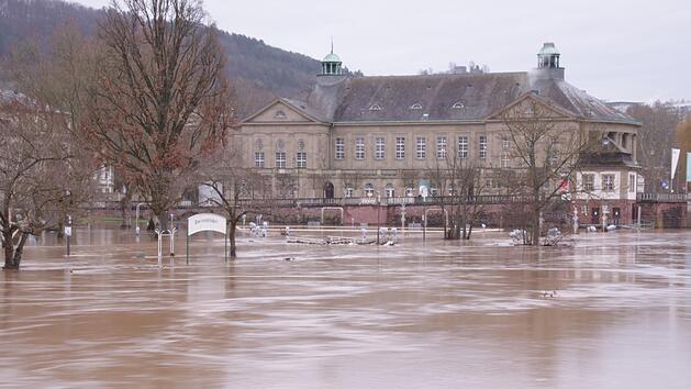 Nur noch eine Seenlandschaft war der Bad Kissinger Rosengarten vor dem Regentenbau Anfang Februar dieses Jahres. Foto: Benedikt Borst/Archiv