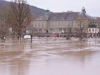 Nur noch eine Seenlandschaft war der Bad Kissinger Rosengarten vor dem Regentenbau Anfang Februar dieses Jahres. Foto: Benedikt Borst/Archiv