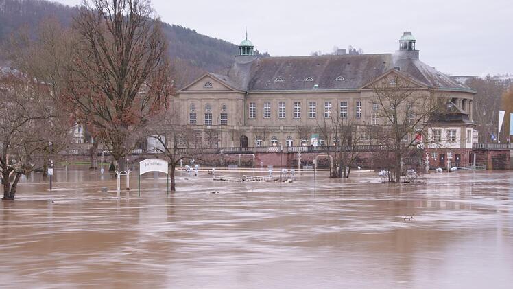 Nur noch eine Seenlandschaft war der Bad Kissinger Rosengarten vor dem Regentenbau Anfang Februar dieses Jahres. Foto: Benedikt Borst/Archiv