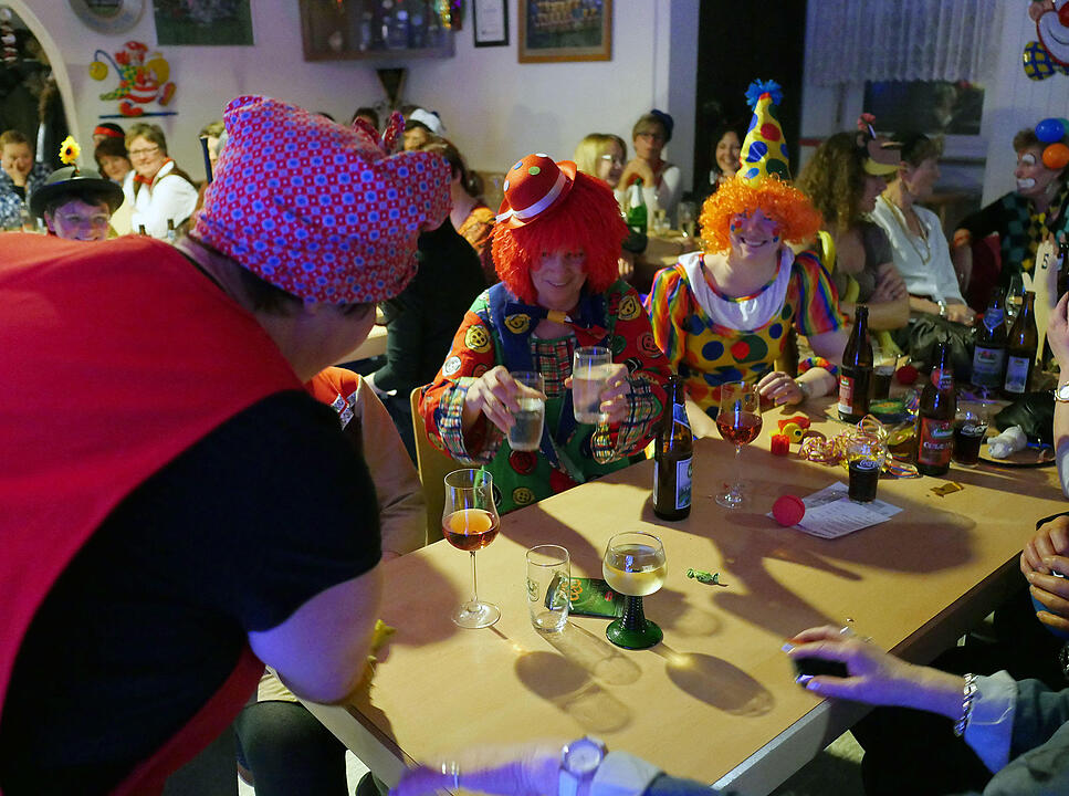 Weiberfastnacht, die 25.