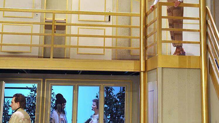 Probenszene zu "Der nackte Wahnsinn" am Landestheater Coburg.Foto: Andrea Kremper