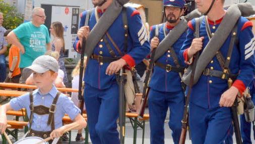 Es war ein ganz anderes, ein ganz besonderes Fläär, das heuer viele Besucher aus Nah und Fern begeisterte. Das Bayerisch-Preußische Fläär stand 2016 ganz im Zeichen des Bruderkrieges von 1866. Foto: Arthur Stollberger