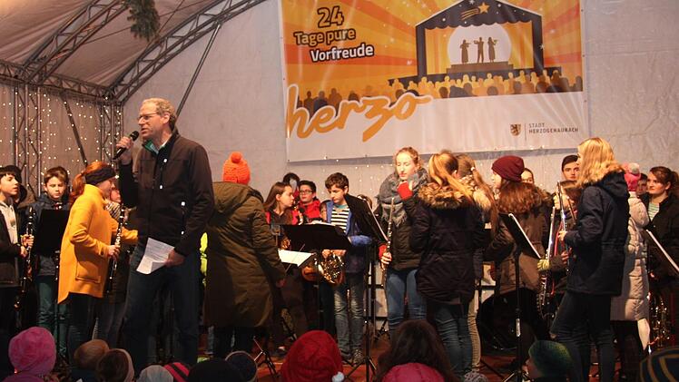 Die Eröffnung des Weihnachtsmarktes    Foto: Richard Sänger