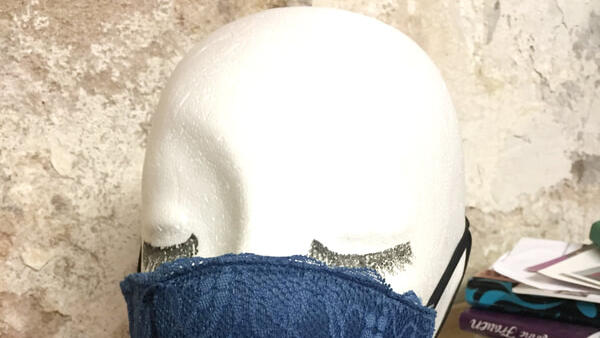 Masken aus BHs