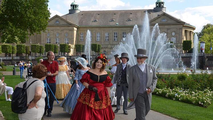 Historische Persönlichkeiten im Rosengarten Foto: Peter Rauch