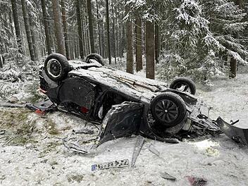 Wintereinbruch in Franken: Schnee und Gl&auml;tte sorgen f&uuml;r zahlreiche Unf&auml;lle