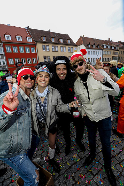 Große Party nach dem Faschingsumzug am Marktplatz.