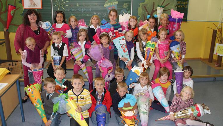 Die 1a der Dr.-Roßbach-Grundschule mit ihrer Lehrerin Angelika Peichl.  Fotos: Gerda Völk