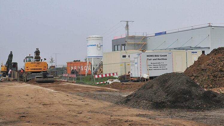 Die Gemeinde Theres investiert derzeit in die weitere Erschließung des Gewerbegebiets in Obertheres eine Million Euro. Foto: Ulrike Langer