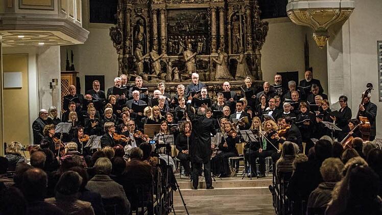 Begeisterten Beifall gab es am Ende für die Aufführung von Rossinis "Stabat Mater" in der Coburger Morizkirche.Foto: Jochen Berger